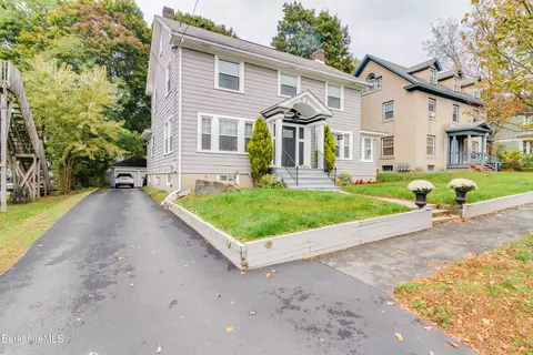 36 George St, Pittsfield, MA 01201