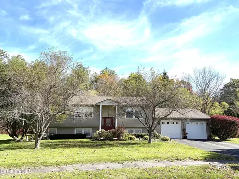 26 Leona Dr, Pittsfield, MA 01201