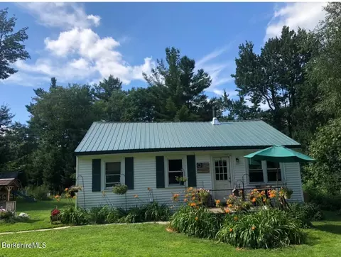 9 Greylock Cir, Peru, MA 01235