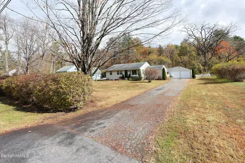 16 E New Lenox Rd, Lenox, MA 01240