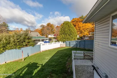 68 Howe Rd, Pittsfield, MA 01201 photo 6