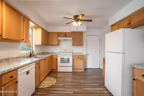 68 Howe Rd, Pittsfield, MA 01201 photo 12