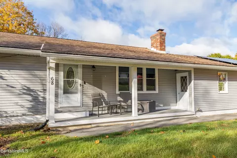 68 Howe Rd, Pittsfield, MA 01201 photo 4