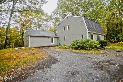 388 South Ln, Granville, MA 01034