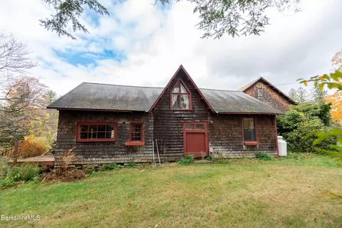 2 Devon Rd, Stockbridge, MA 01262