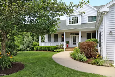 16 Sedgwick Ln #40, Lenox, MA 01240