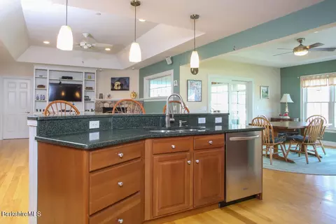 200 Easthampton Rd, Westhampton, MA 01027 photo 8