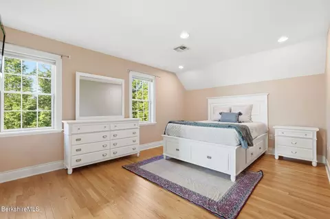 Bedroom - 4 Stoneledge Rd, Lenox, MA 01240 photo 3 of 8