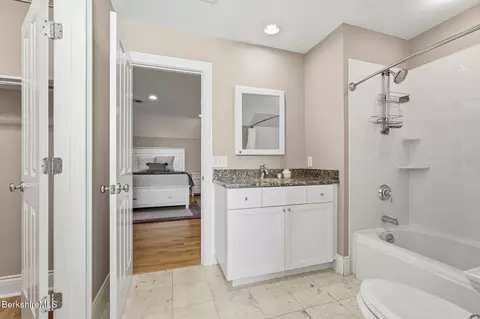 Bath - 4 Stoneledge Rd, Lenox, MA 01240 photo 5 of 8