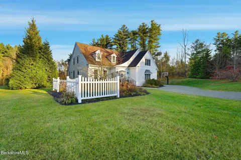 Exterior - 4 Stoneledge Rd, Lenox, MA 01240 photo 2 of 8