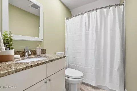 Bath - 4 Stoneledge Rd, Lenox, MA 01240 photo 6 of 8