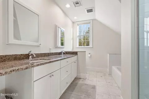 Bath - 4 Stoneledge Rd, Lenox, MA 01240 photo 7 of 8