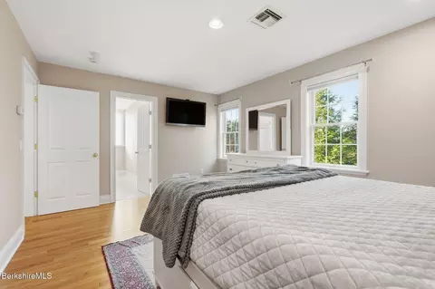 Bedroom - 4 Stoneledge Rd, Lenox, MA 01240 photo 4 of 8
