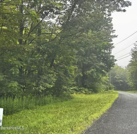 6 Lafayette Dr, Peru, MA 01235