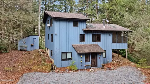343 Lakeshore Dr, Sandisfield, MA 01255