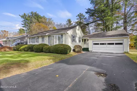 22 Auburn St, Pittsfield, MA 01201