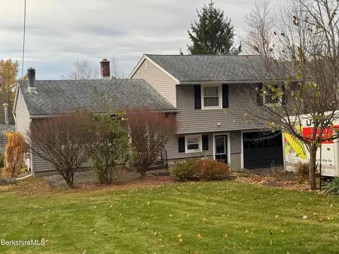15 Olsen Rd, Lanesborough, MA 01237