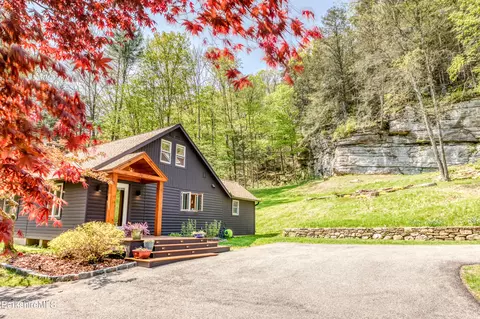 6 Lake Buel Rd, Great Barrington, MA 01230