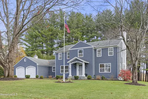 69 Gravesleigh Ter, Pittsfield, MA 01201