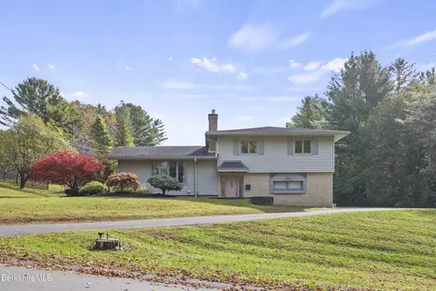 93 Roselyn Dr, Pittsfield, MA 01201