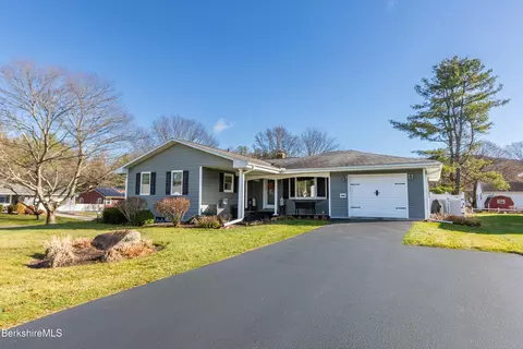 100 Elaine Dr, Pittsfield, MA 01201