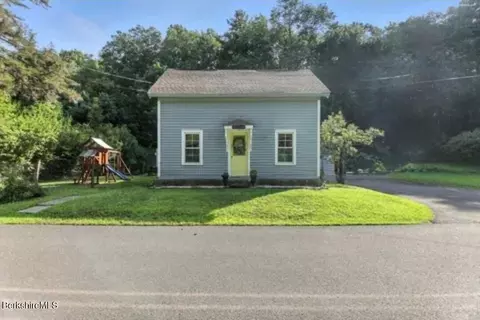 76 Hampden St, Chester, MA 01011
