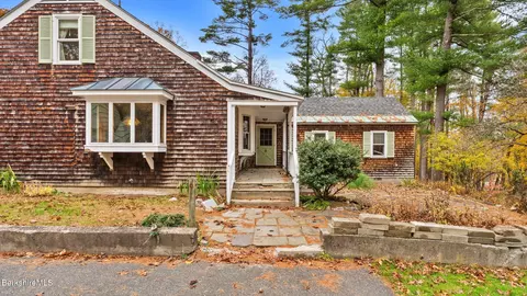 3 Pleasant View Dr, Great Barrington, MA 01230