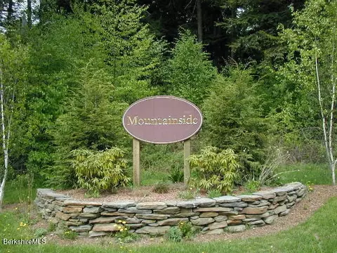 9102 Mountainside Dr, Hancock, MA 01237