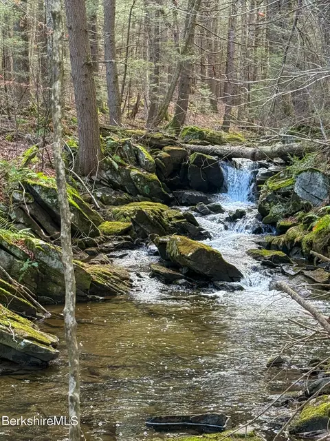 lot8 Benton Hill Rd, Becket, MA 01223