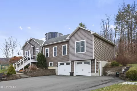 46 E Orchard Ter, Adams, MA 01220 photo 2