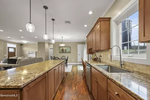 46 E Orchard Ter, Adams, MA 01220 photo 17