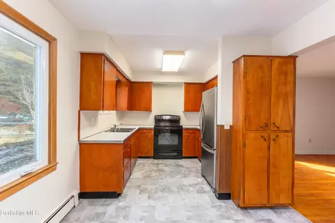 Kitchen - 25 Robert St, Pittsfield, MA 01201 photo 1 of 3