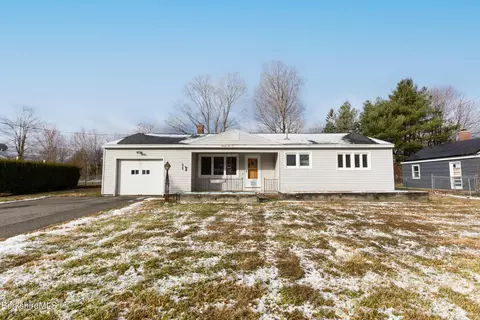 25 Robert St, Pittsfield, MA 01201