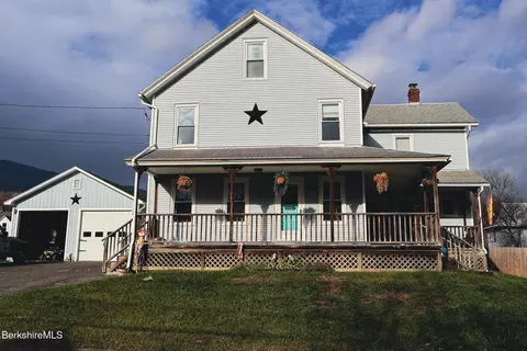 9 Beecher St, Adams, MA 01220