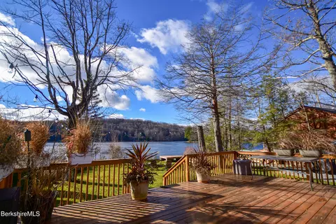 260 Sherwood Dr, Becket, MA 01223