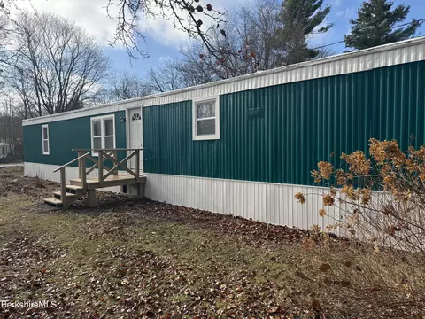 31 Gwenn Ln, West Stockbridge, MA 01266