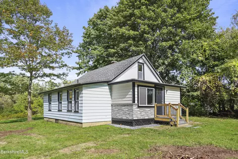 26 Davis St, Pittsfield, MA 01201