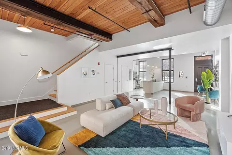160 Water St #11, Williamstown, MA 01267