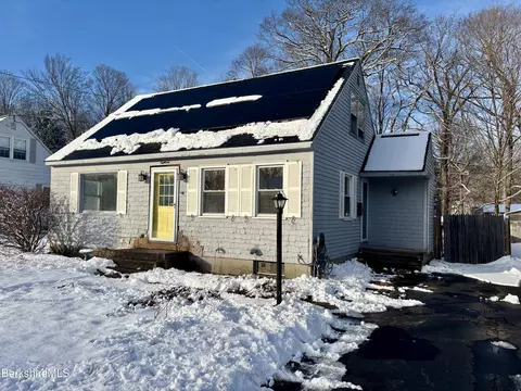 18 Chestnut St, Dalton, MA 01226
