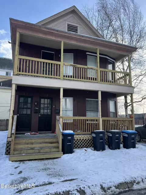 17 Wallace Pl, Pittsfield, MA 01201