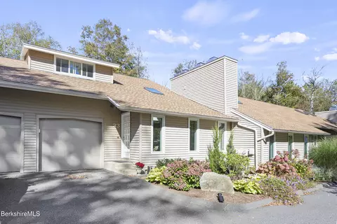 15 Wexford Ct #33, Lenox, MA 01240