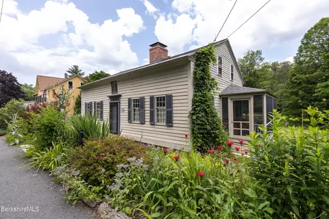 7 Stockbridge Rd, West Stockbridge, MA 01266