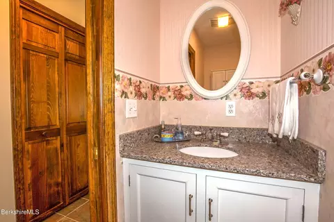 71 King William Rd, Lenox, MA 01240 photo 9