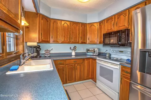 71 King William Rd, Lenox, MA 01240 photo 10