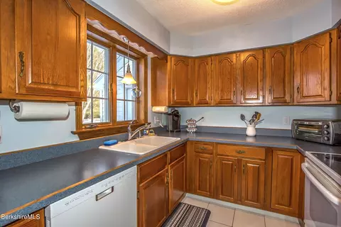 71 King William Rd, Lenox, MA 01240 photo 11