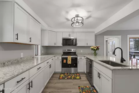 123 Broadview Ter, Pittsfield, MA 01201