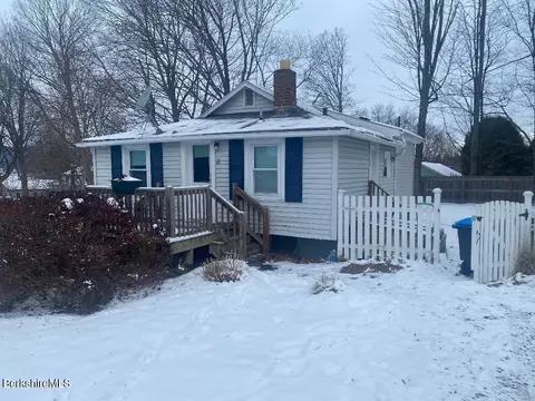 21 Sunset St, Pittsfield, MA 01201