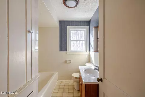 470 Main Rd, Monterey, MA 01245 photo 12