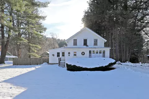 86 E Main St, Stockbridge, MA 01262