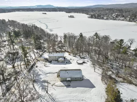 10 Aqua St, Lanesborough, MA 01237